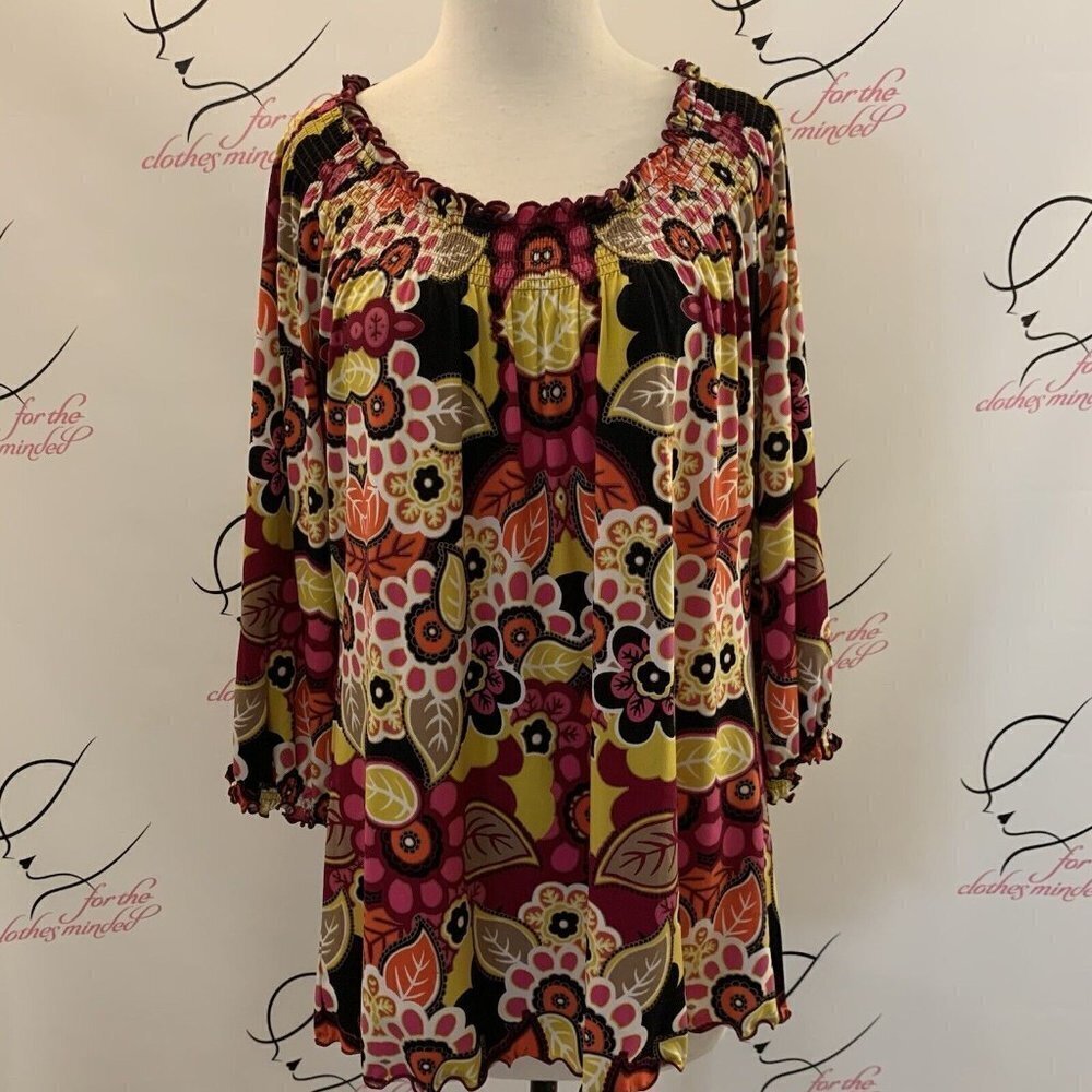 Madison. Size M. Hippie Flower Child Top. Elastic on/off Neck. Stretch. B6